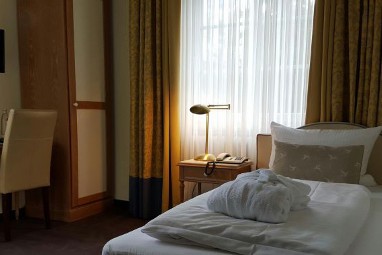 TOP Hotel Jagdschloss Niederwald: Zimmer